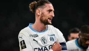 拉比奥特母亲发起请愿谴责球场内人身侮辱，已收集230个签名支持